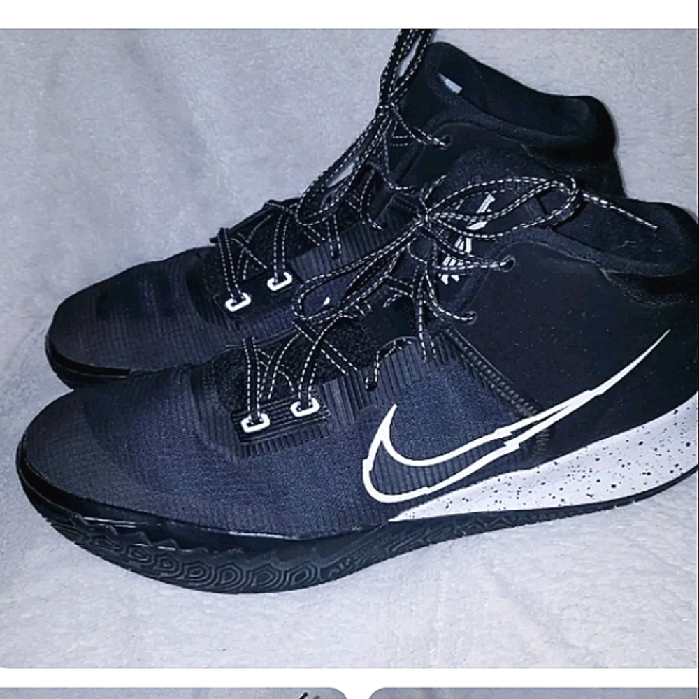 Nike Kyrie Flytrap IV CT1972-001 Size 14 Black White Athletic Sneakers